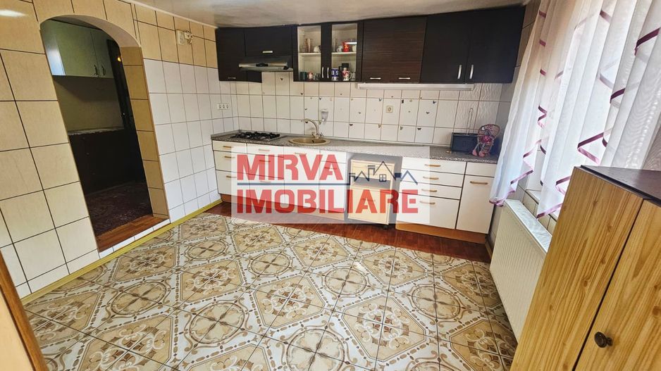 🏡 Casă spațioasă cu 9 camere în Strejnicu – pentru locuință, birouri - Poză 38