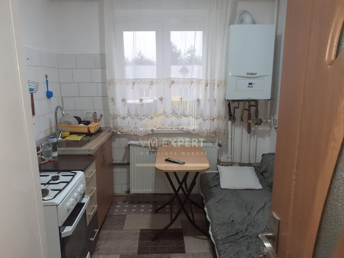 APARTAMENT 2 CAMERE,CF. 1, SEMIDECOMANDAT, ET. 4, CAMPULUNG-ROTUNDA - Poză 2