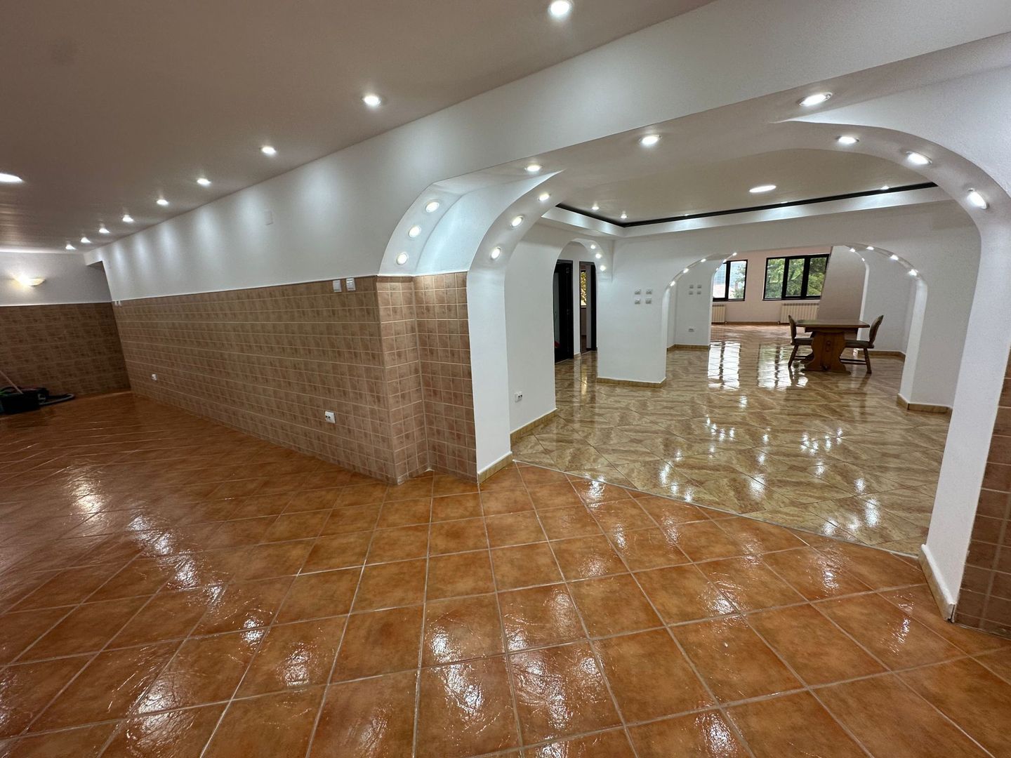 Vilă tip duplex, modernizată 2023,  teren 913 mp, zona Cartier; - Poză 2