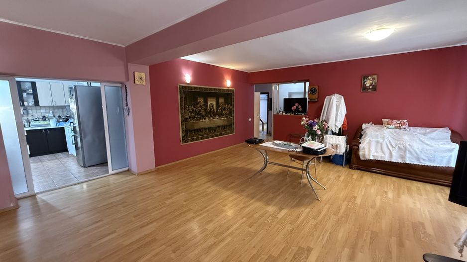 Vila P+1 cu terasă 255 mp + garaj 22,5 mp si teren 417 mp-Berceni ! - Poză 4