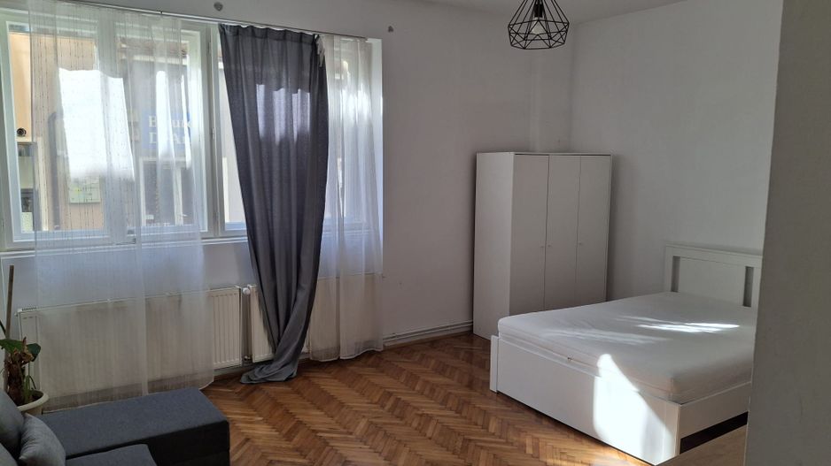 De inchiriat apartament in zona ultracentrala - Poză 4