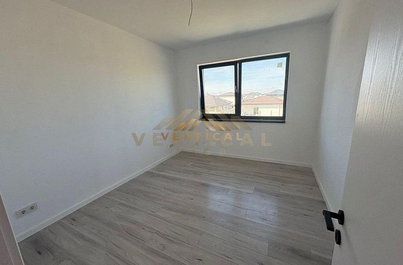 Vila la intrare in comuna Berceni - Poză 11