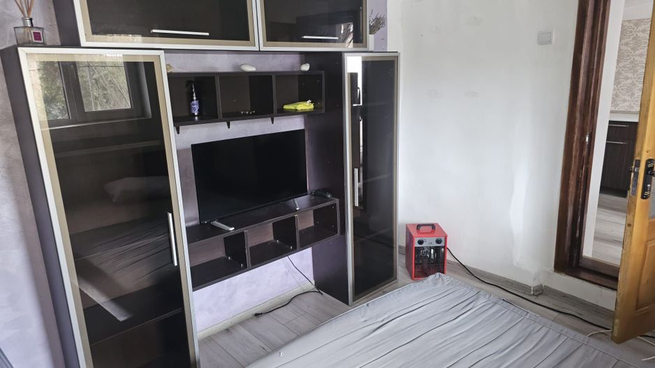 Casa 35 mp cu curte 300 mp, Micro 17 – Str. Oltului, 250 euro lunar - Poză 1