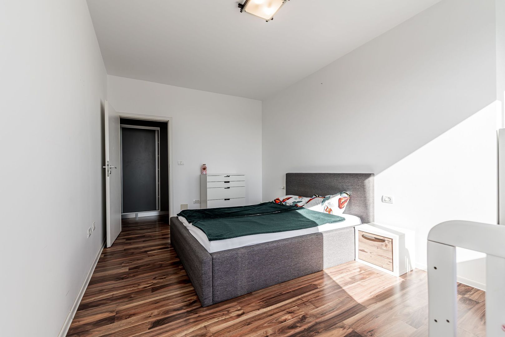2 camere în blocul Urbanna: Orientare spre răsărit și confort complet - Poză 10