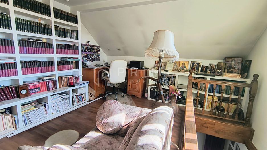 Casa perfectă pentru familie – curte, foișor cu grătar și garaj triplu - Poză 23