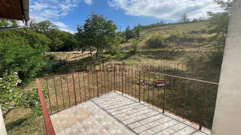 Casă spațioasă + Casă de oaspeți. Ideală pentru 2 familii! - Poză 2