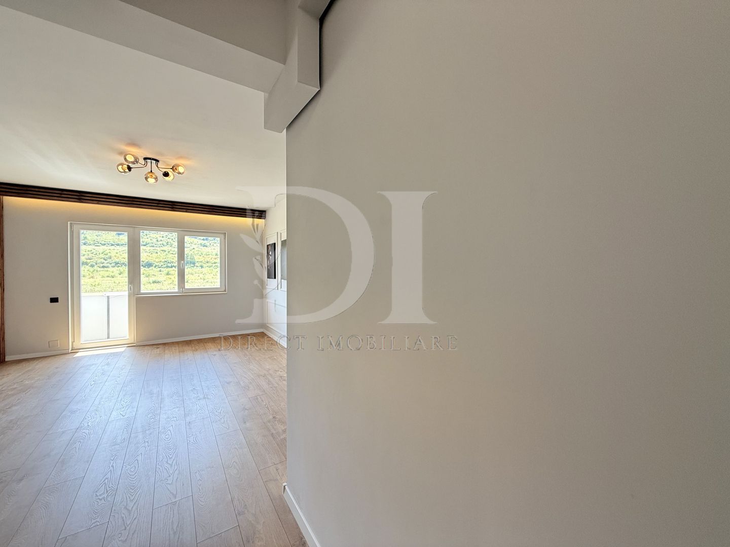 Apartament etaj intermediar / bucatarie separata / Zona Terra - Poză 12