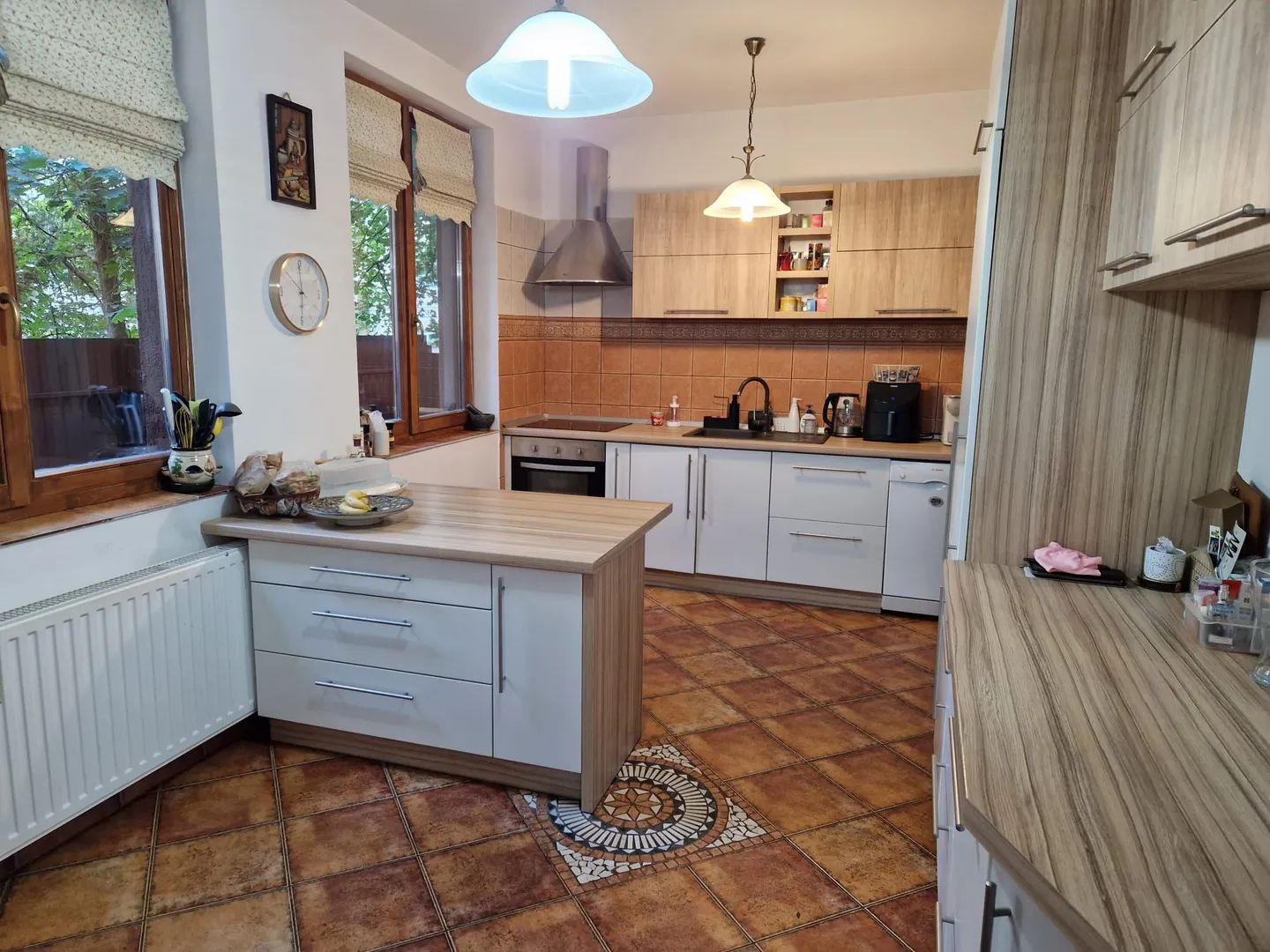 OFERIM SPRE VANZARE SAU ÎNCHIRIERE CASA ULTRA CENTRAL CU 5 CAMERE - Poză 1