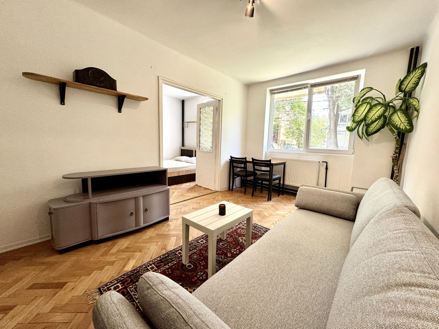 Apartament 2 camere, primitor, cu garaj, in zona Centrala-Universitate - Poză 5