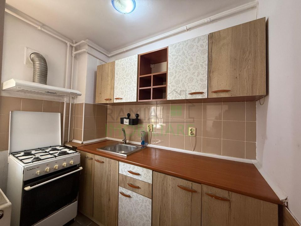 Garsonieră Astra – parter înalt, poziționată pe mijloc, cu beci și baie renovată - Poză 4