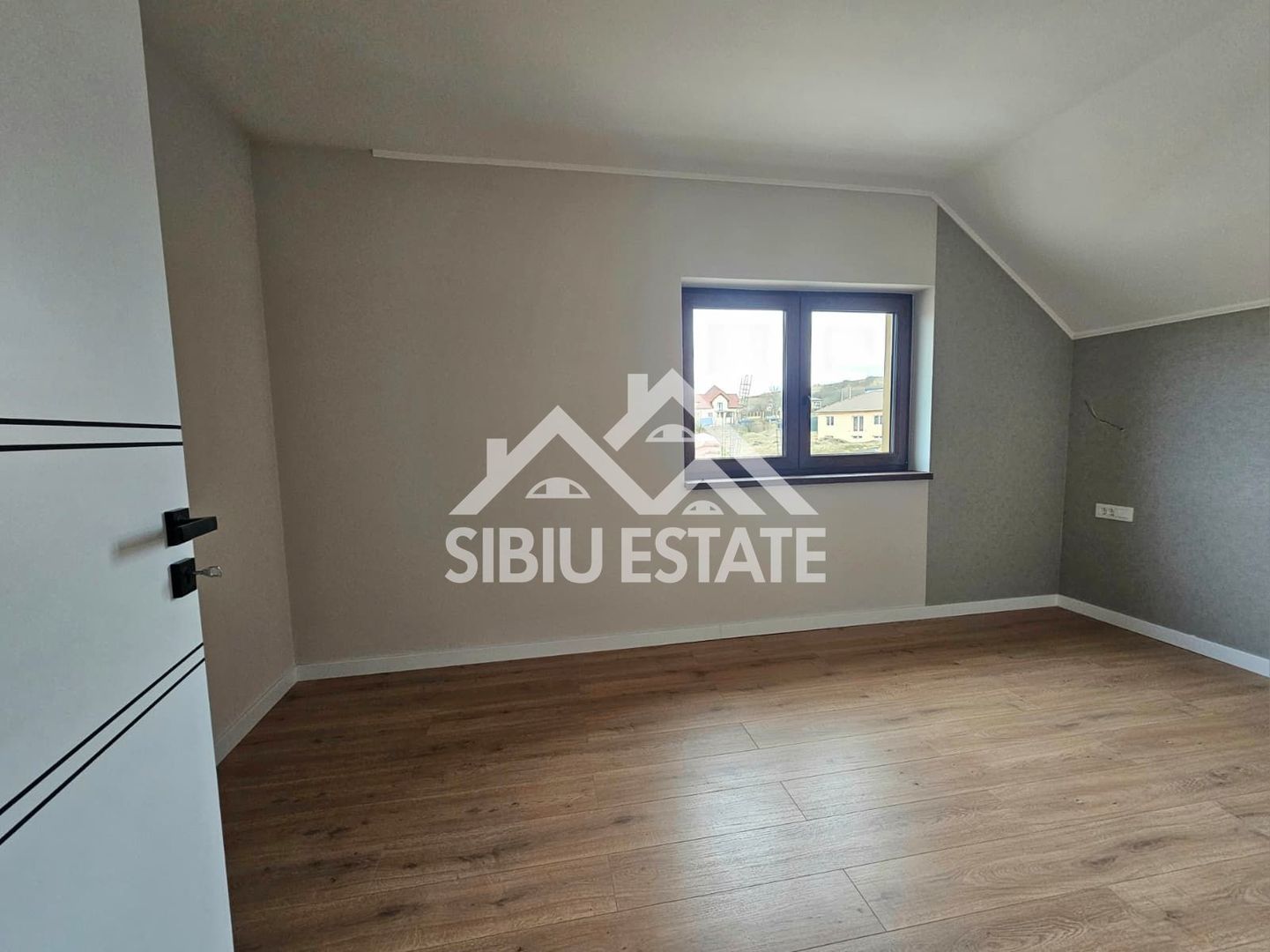 Casa noua amenajata, gata de mutare - Poză 8