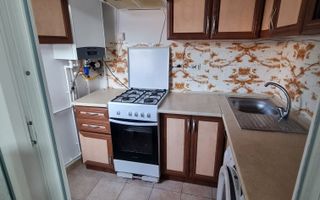 Apartament 3 camere, renovat complet, mobilat și utilat, lângă Colegiul Național „Mihail Sadoveanu” din Pașcani, cu pod pe toată suprafața - Poză 5