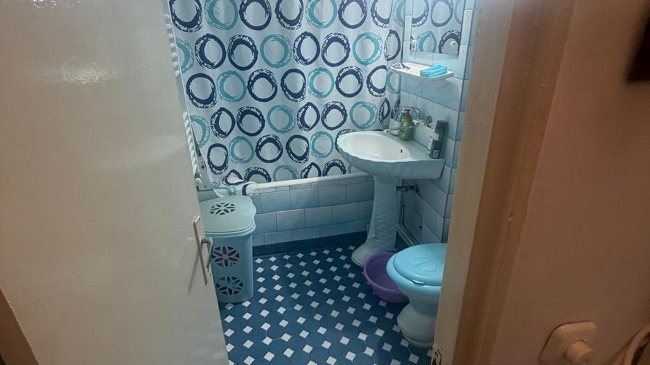 Apartament cu 2 camere transformat in 3 -  spatios - cartier Rovine - Poză 8