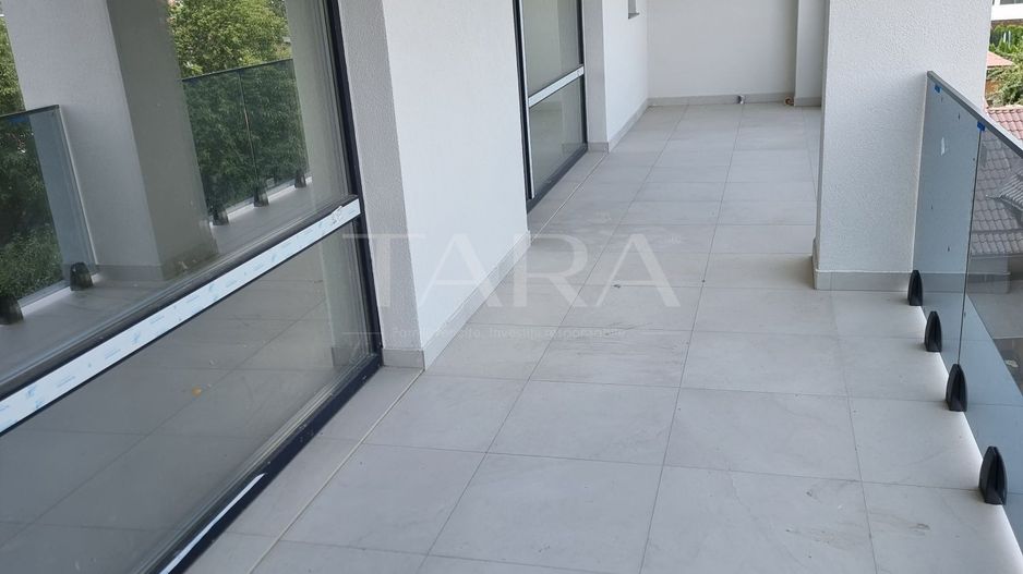 Apartament cu 3 camere, 87 mp + 2 terase, parcare subterană, bloc nou - Poză 2