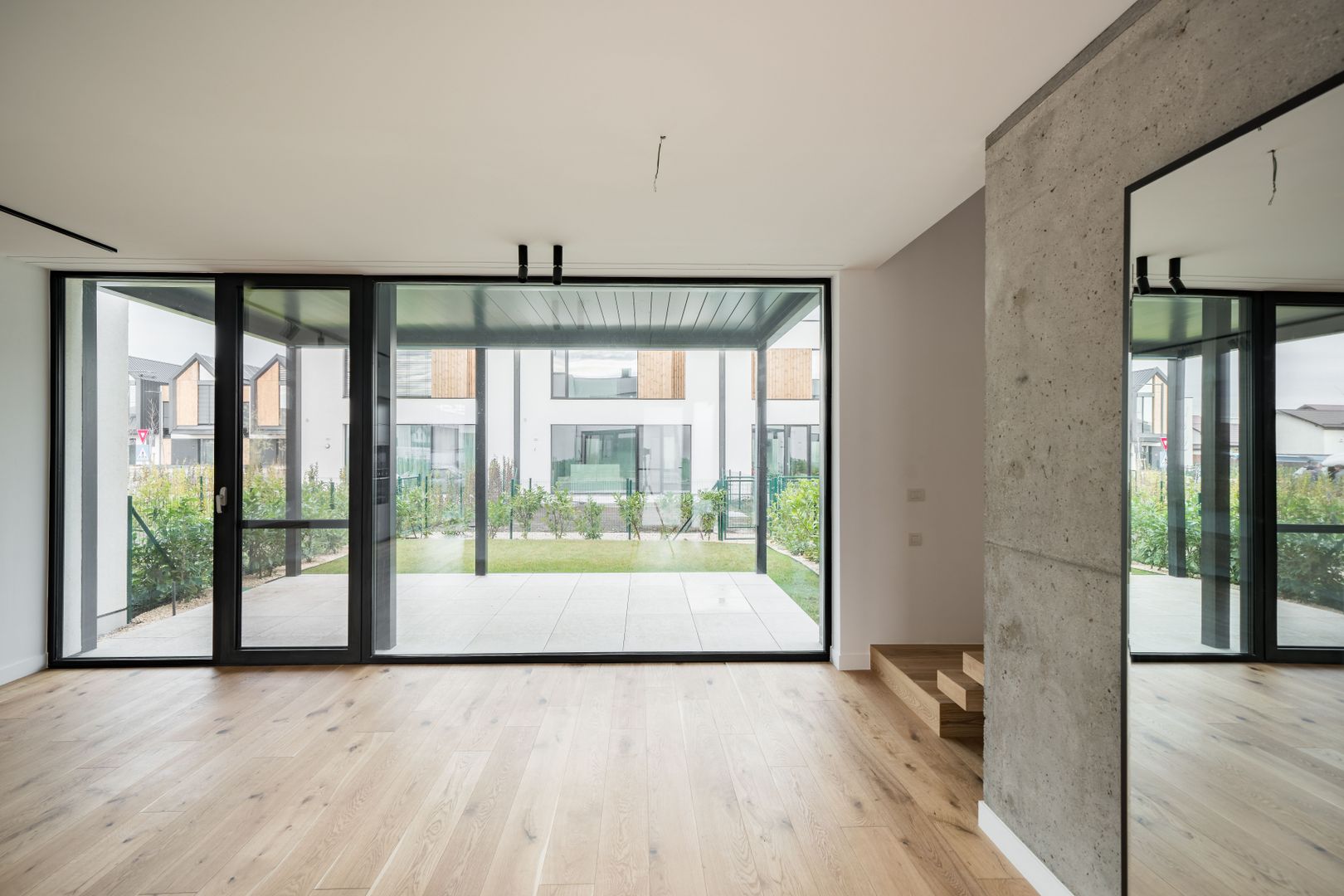 Vila tip UV03 mobilata partial in Amber Forest-prima inchiririere - Poză 5