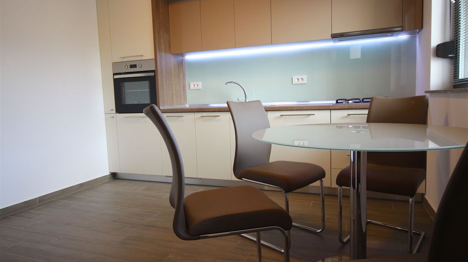 Apartament cu 3 camere de închiriat în zona Nord - Poză 3