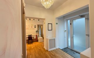 Un apartament Chic ideal ca locuinta sau activitate - Poză 16