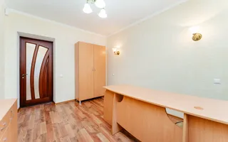 Se oferă spre închiriere casă în centrul Chișinăului pentru birouri și consulate. - Poză 12