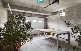 Vilă modernă pe 3 niveluri la gri în Poltura - Poză 16