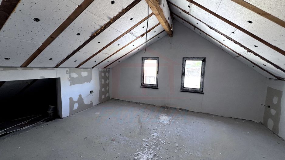 Vanzare casa P+M in Sendreni( in spatele Primariei), pret 99 000 euro - Poză 10