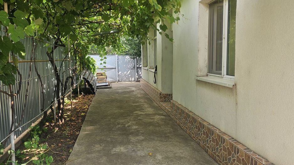 Casa la sol cu teren 1055 mp si livada - Vanatori, Galati - Poză 5
