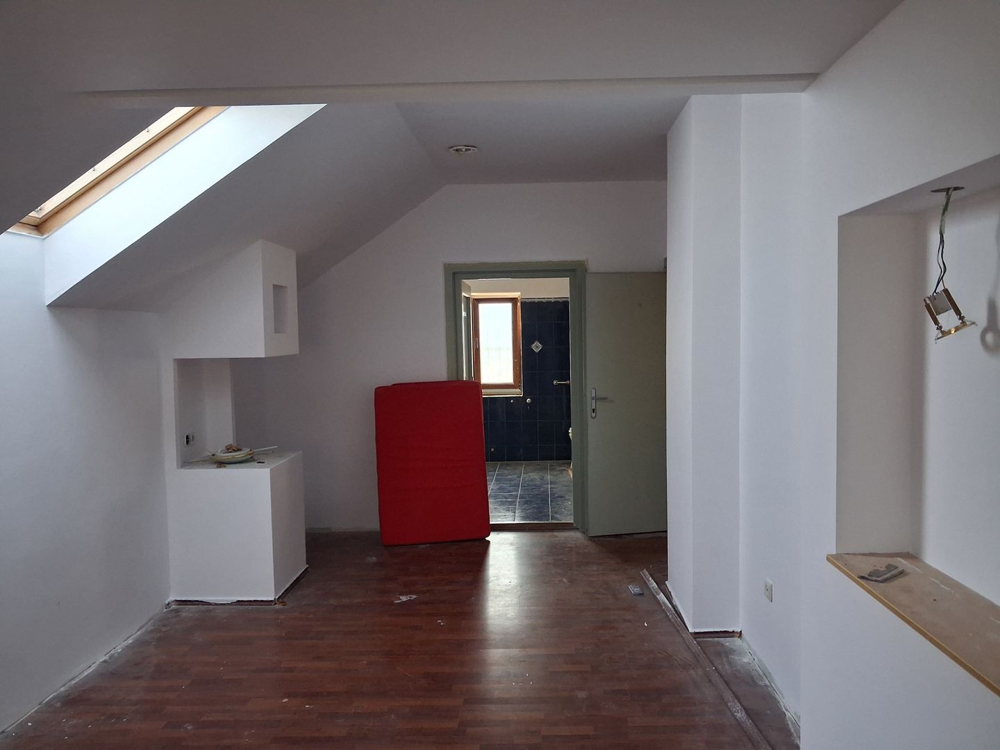 Casa RENOVATA partial 8 cam 6 ari 550mp garaj ANA IPATESCU. - Poză 8