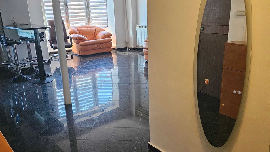 Vanzare Apartament 3 Camere de Prestigiu Stradal  pe Bulevardul Decebal - Poză 1