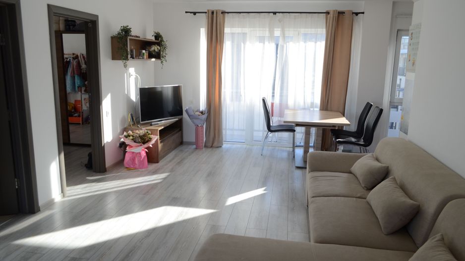 Apartament cu 3 camere, 2 bai, 2 terase, 2 garaje, in cartier Europa - Poză 1