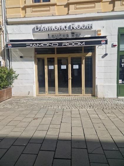 Spațiu comercial cu terasă stradală | 70 mp + pivniță 45 mp - Poză 2