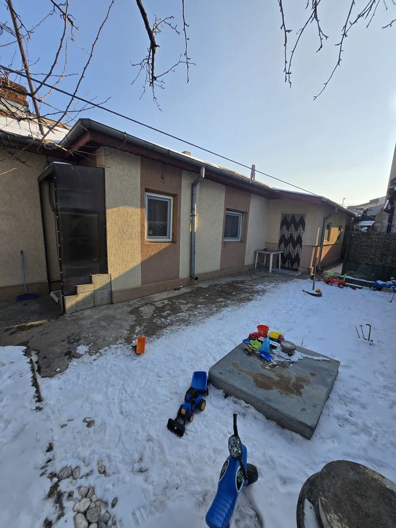 TEREN 300MP cu construcție existenta-Voluntari Str.Sihlea zona case - Poză 2