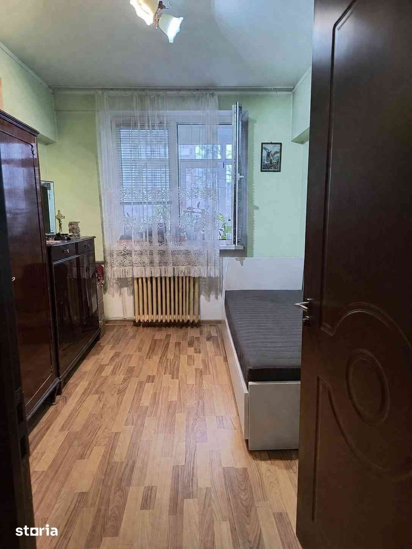 Vanzare 3 camere, etaj 1, balcon luminos, bucătărie separată – Drumul Taberei - Poză 2