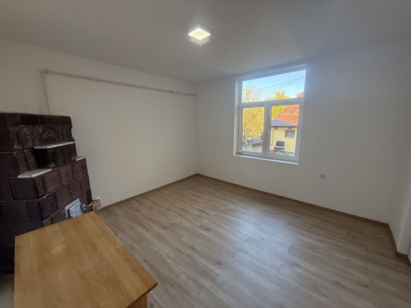 2 corpuri de Casă renovate + teren 125 mp Campina - Poză 7