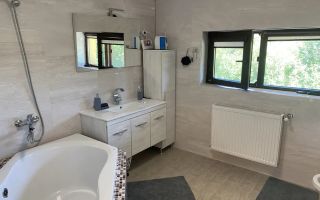 Casă spațioasă 210 mp, cu garaj și terasă - Cisnădie - Poză 5