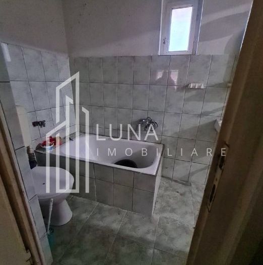 Casă cu teren de 1.000 m² – utilități complete, ideală pentru renovare - Poză 3