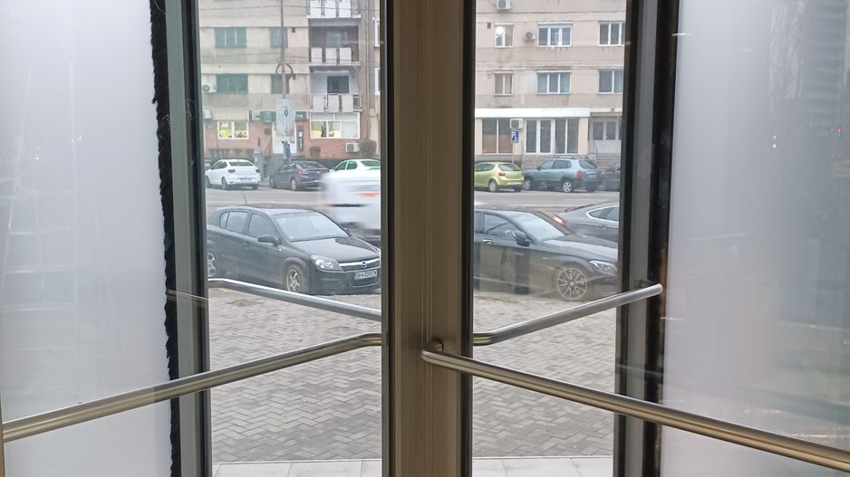 Spațiu birouri, Decebal Oradea. 2 700 Euro+TVA/lună (neg). Comision 0 - Poză 8