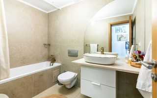 Apartament în Cosmopolis Renovat Modern - Poză 8