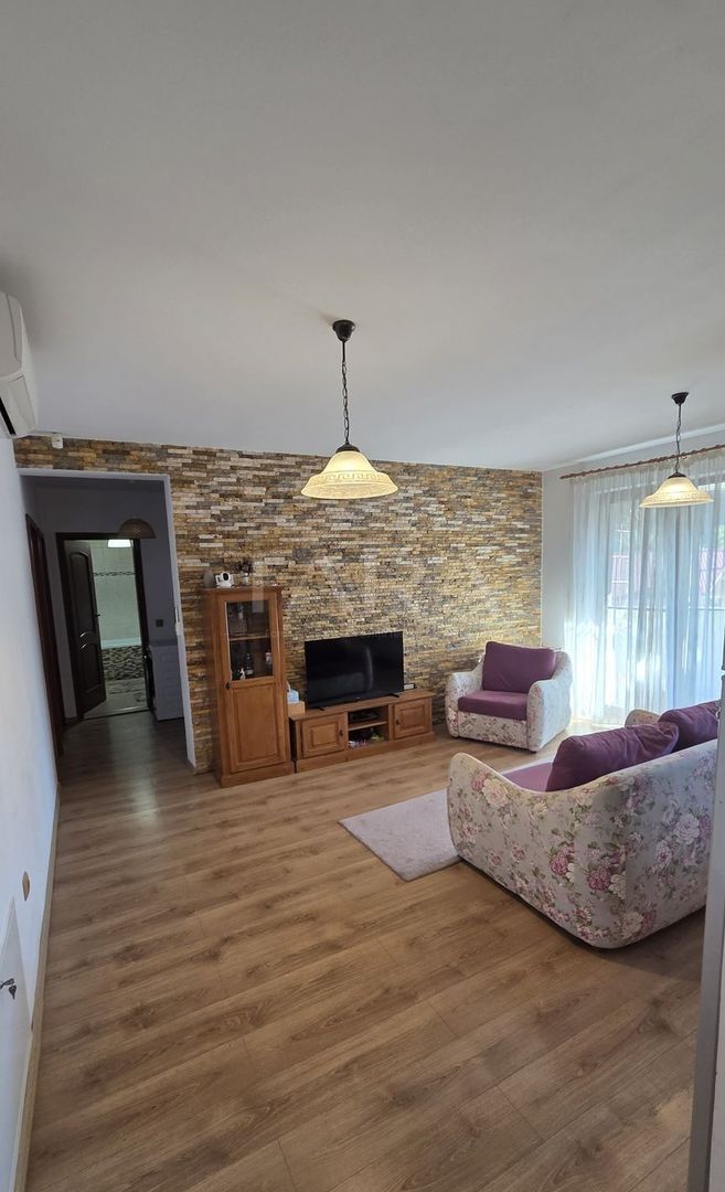 Apartament cu 4 camere de vânzare în Florești, zona Tăuțului. - Poză 2