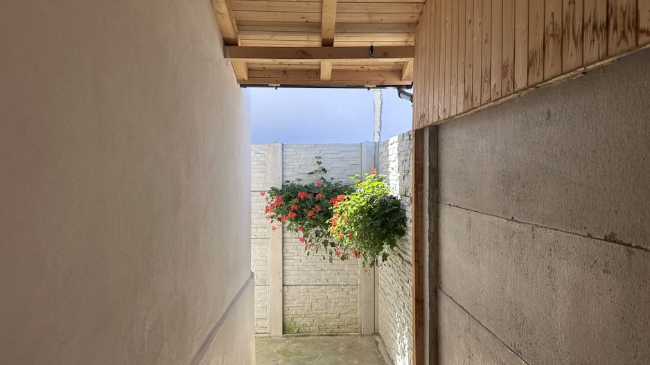 Gata de locuit! Vanzare casa cu 5 camere in Priboiu, com.Branesti - Poză 35