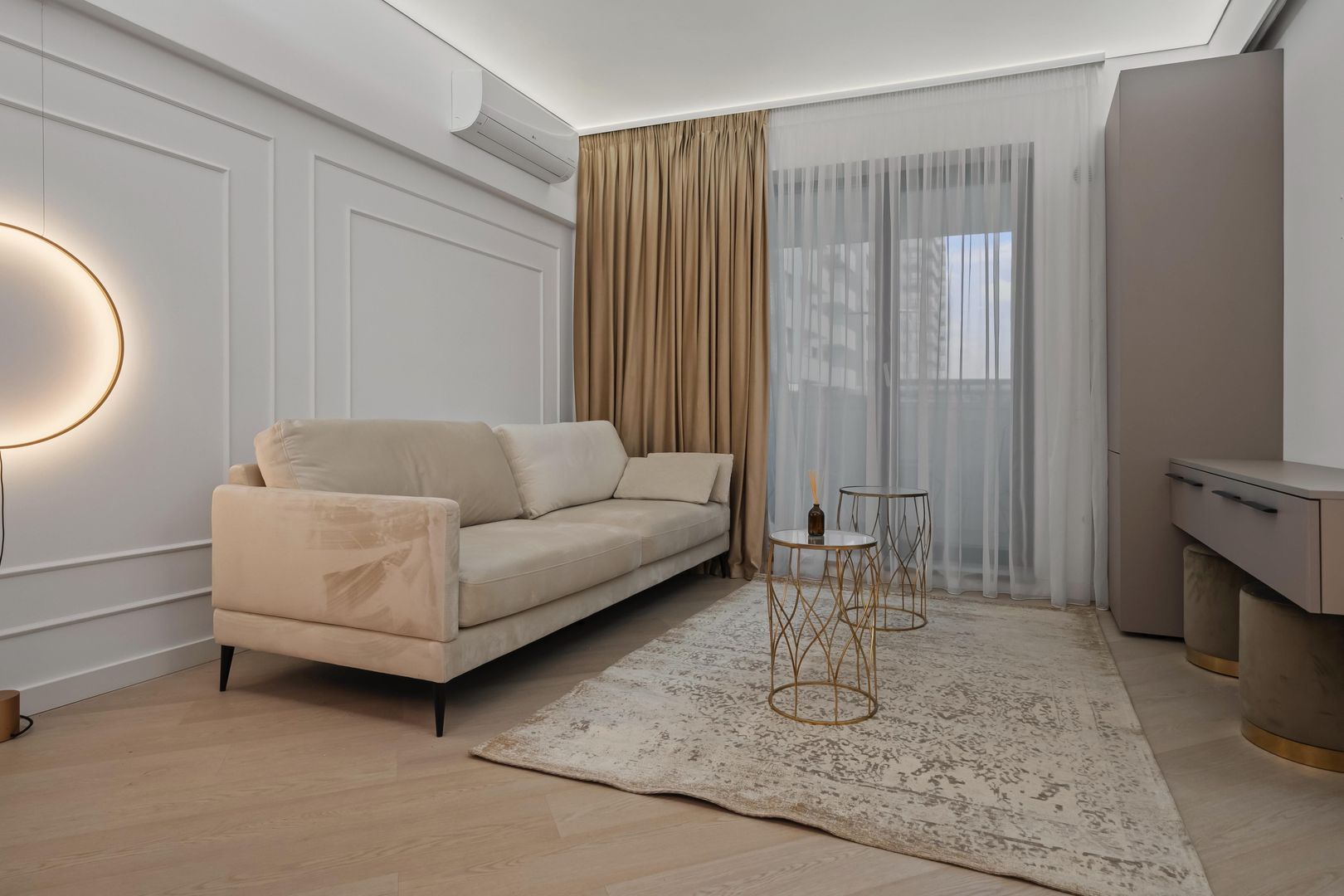 DE VANZARE APARTAMENT 3 CAMERE MOBILAT UTILAT CORTINA NORTH - Poză 3