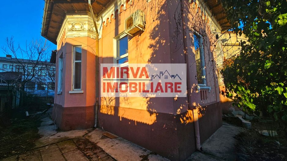 Casă cu arhitectură interbelică, 5 camere, teren 409 mp – Central - Poză 1