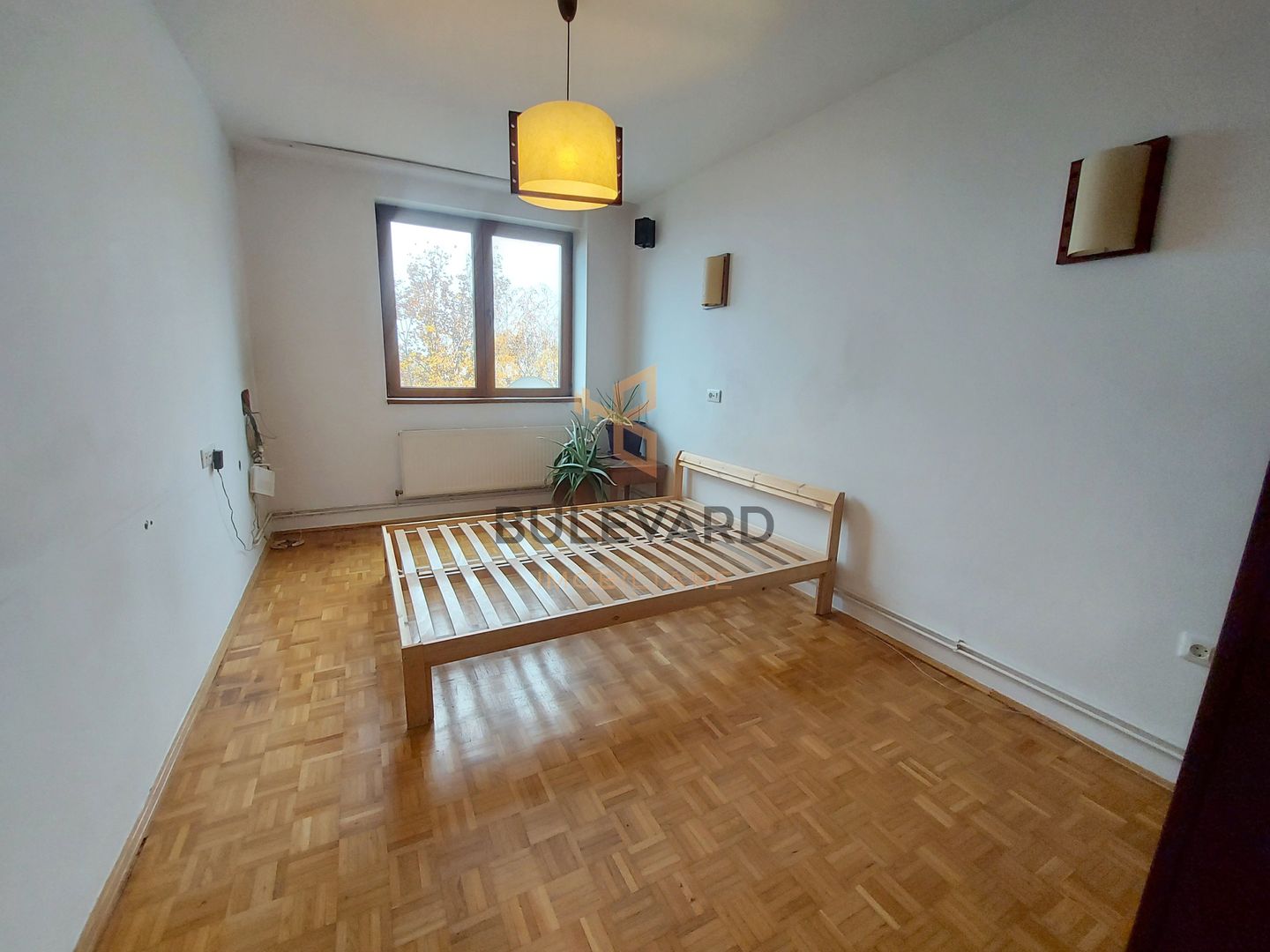 Apartament cu 3 camere decomandate, zona Pietii Hermes! - Poză 3