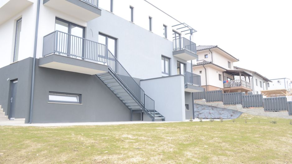 Casa cuplata (duplex) cu vedere panoramica in Dezmir - Poză 14