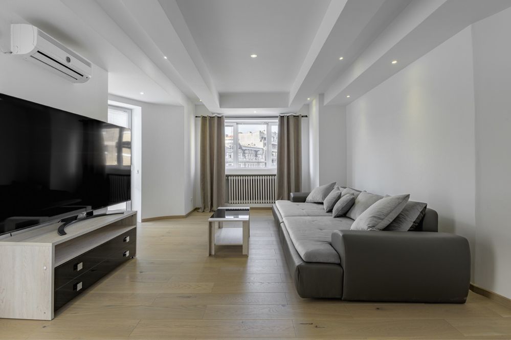 De vanzare apartament stradal Bd. Magheru - Poză 2