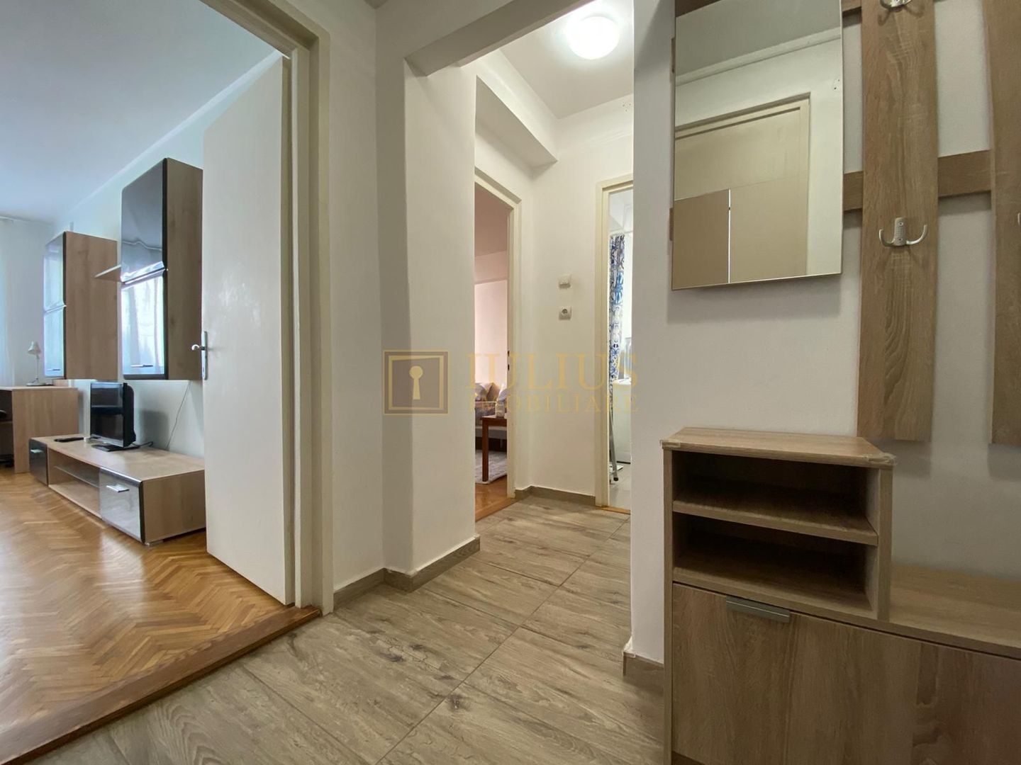 2 dormitoare, centrala proprie, bucatarie inchisa. Piața Libertatii. - Poză 7