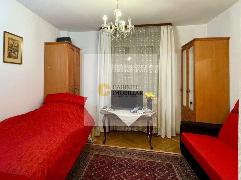 Vilă Spațioasă cu 7 Camere in Domenii – Locație Excelentă - Poză 3