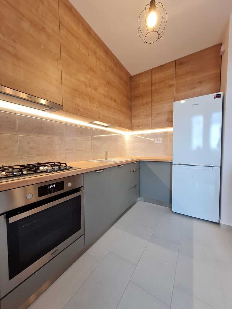 Lux la 10 minute de Iulius Town - Poză 13