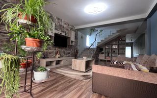 Casa de vânzare în Vulcana Pandele, la o distanță mica de oraș! - Poză 7