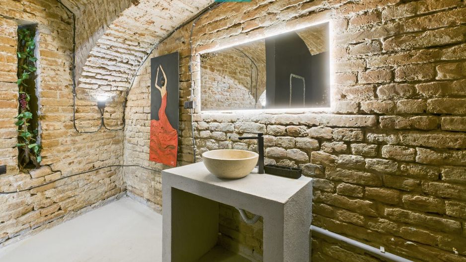 Eleganță subterană - pivniță exclusivistă Arad - Poză 24