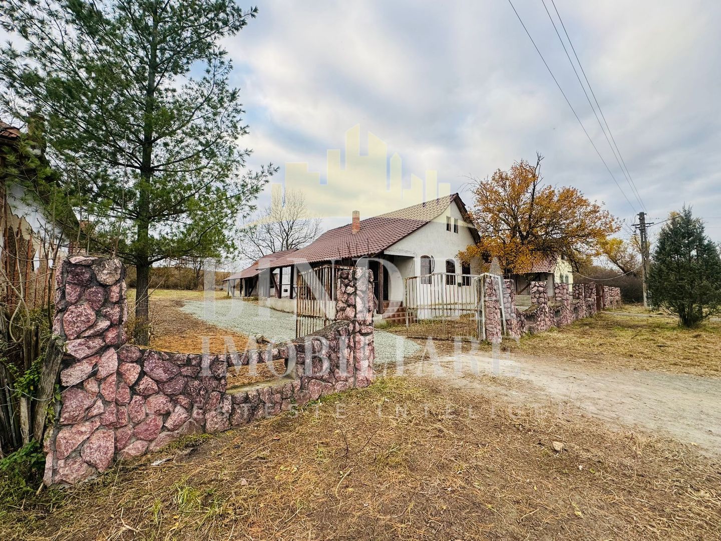 Oportunitate investitie: două reședințe de vacanță/ cabane 3940mp teren - Poză 1