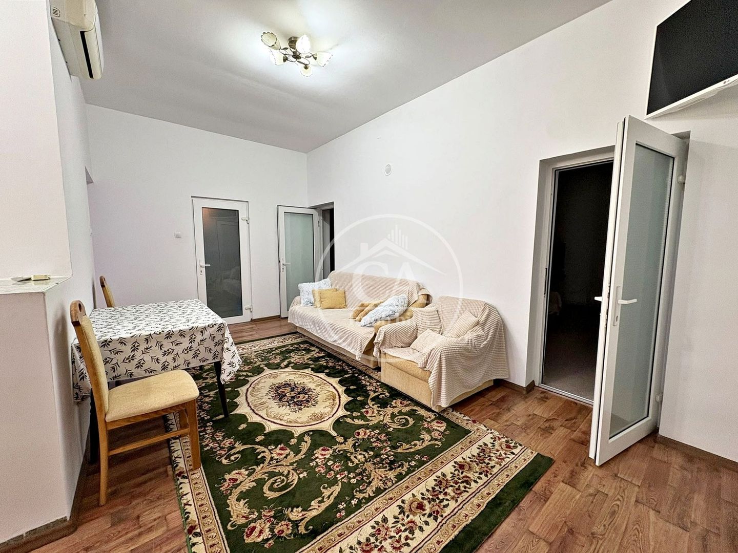 Casă de închiriat cu 3 camere în zona Centrală, Oradea. - Poză 2